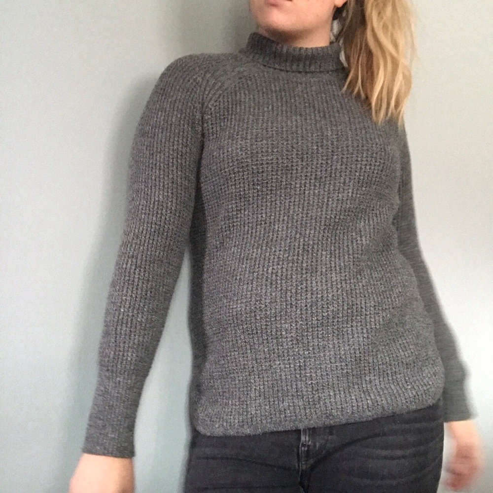 Gray Banana Republic sweater